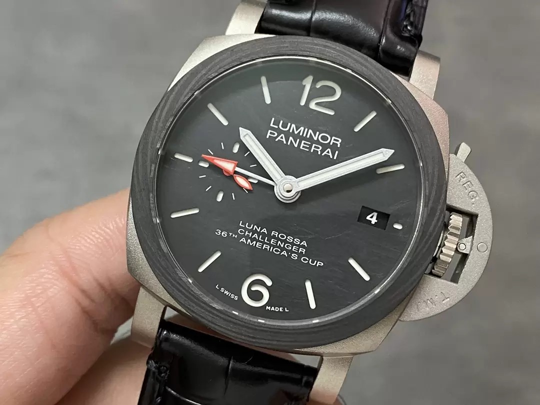 루미너스 GMT 블랙 다이얼 / VS PAM01096 / 42mm / P.9010 자동 기계식 무브먼트, 42mmx14.3mm