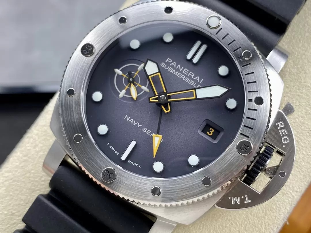 루미노르 섭머저블 네이비 씰 GMT / VS PAM01323 / 42mm / P.9000 자동 기계식 무브먼트, 42mmx14.3mm