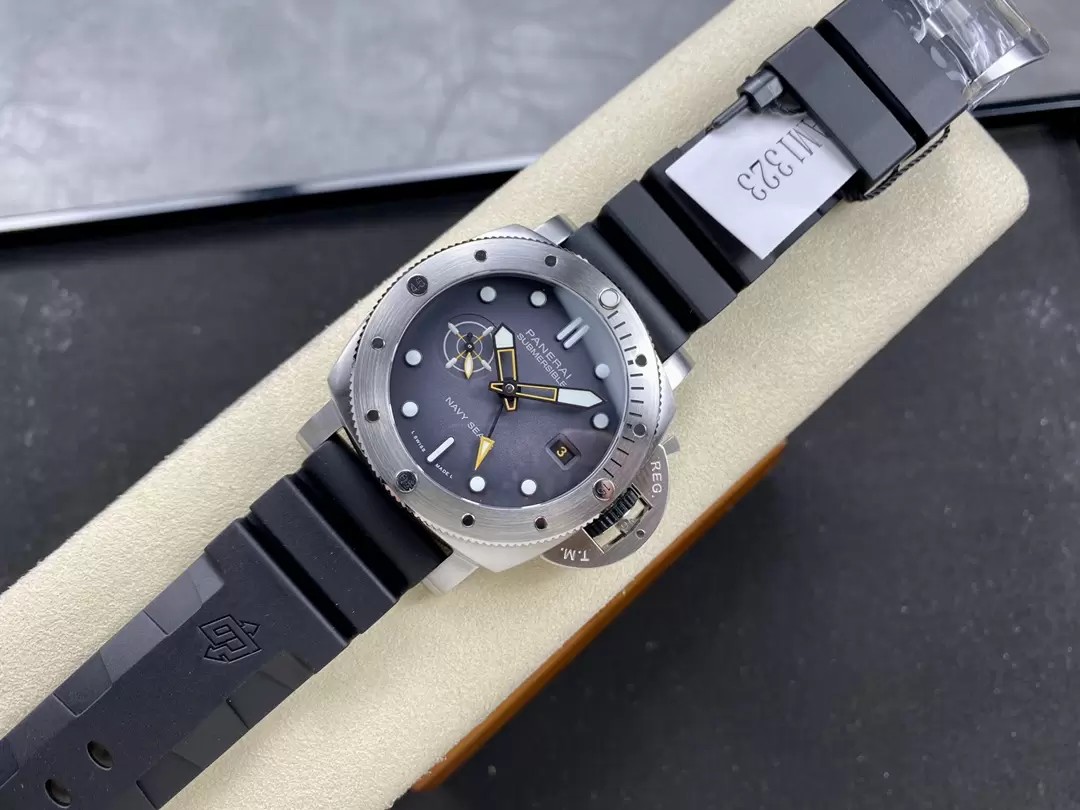 루미노르 섭머저블 네이비 씰 GMT / VS PAM01323 / 42mm / P.9000 자동 기계식 무브먼트, 42mmx14.3mm