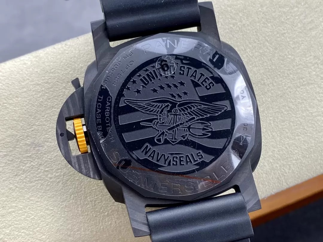 섭머저블 GMT 카보테크 / VS PAM01324 / 42mm / P.9000 자동 기계식 무브먼트, 42mmx14.3mm