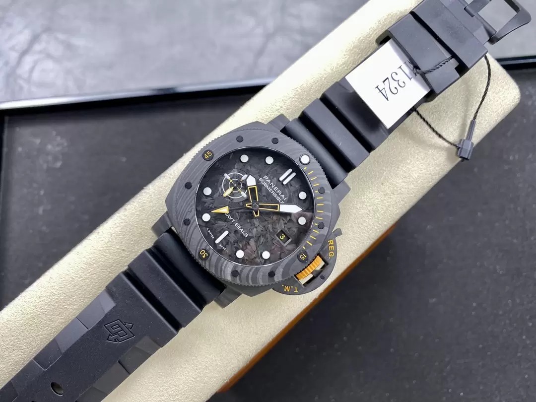 섭머저블 GMT 카보테크 / VS PAM01324 / 42mm / P.9000 자동 기계식 무브먼트, 42mmx14.3mm