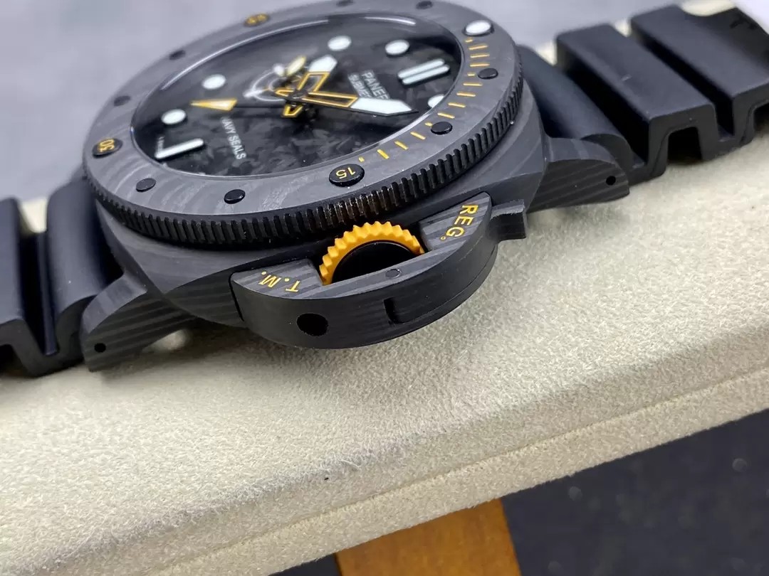 섭머저블 GMT 카보테크 / VS PAM01324 / 42mm / P.9000 자동 기계식 무브먼트, 42mmx14.3mm