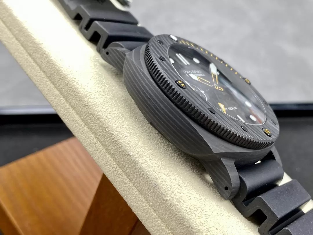 섭머저블 GMT 카보테크 / VS PAM01324 / 42mm / P.9000 자동 기계식 무브먼트, 42mmx14.3mm