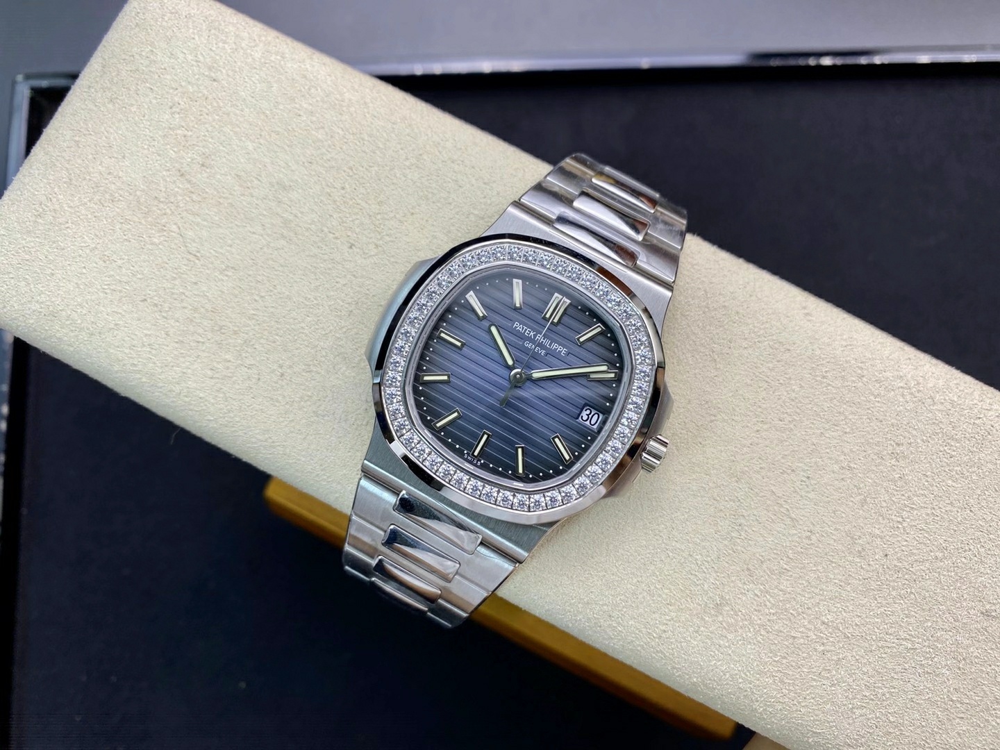 노틸러스 블루 다이얼 바인덱스 다이아 베젤 SS 브레이슬릿 / PPF 5711 / 40mm / 아시아 슈퍼클론 324SC 무브먼트