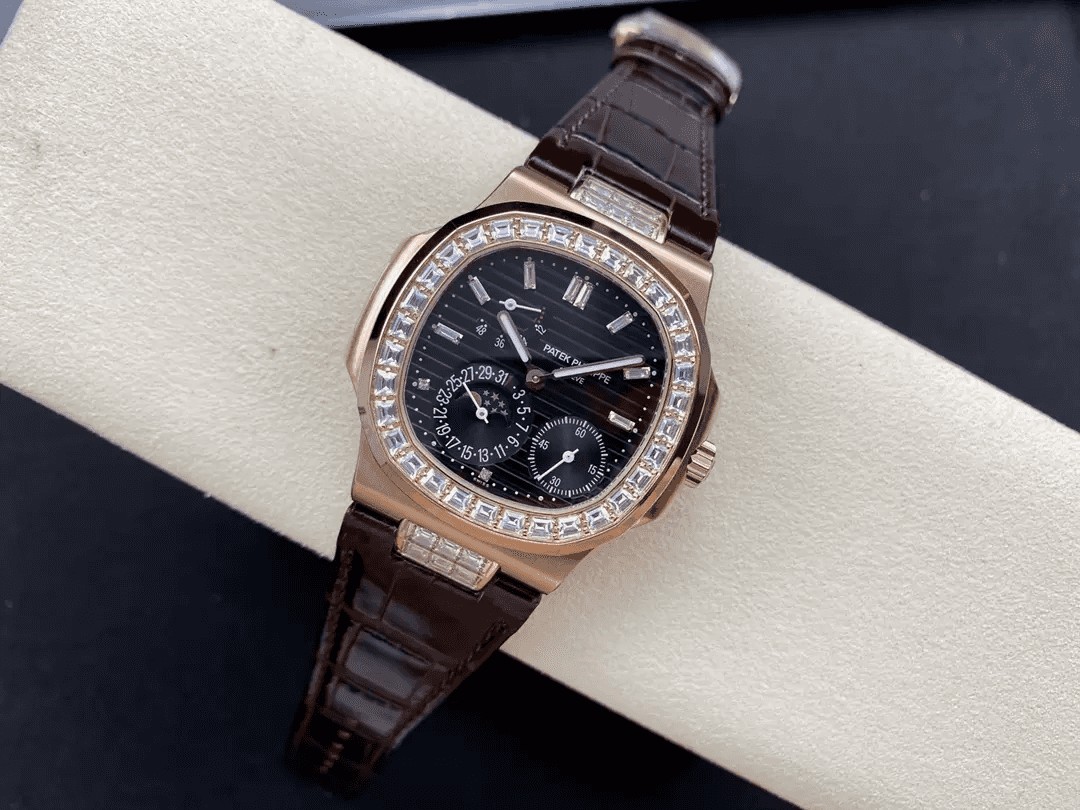 노틸러스 블랙 다이얼 다이아 베젤 악어가죽 스트랩 / GR 5724 / 41mm / Cal.240 무브먼트 적용, 악어가죽 스트랩
