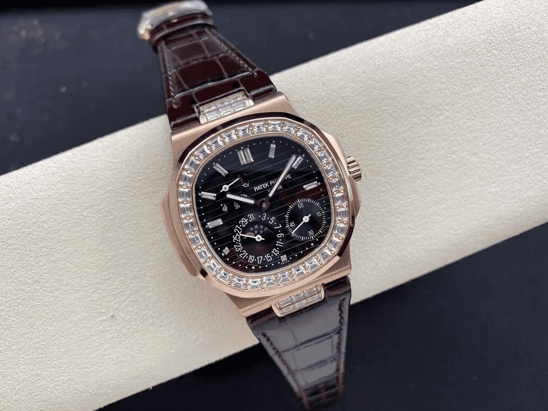 노틸러스 블랙 다이얼 다이아 베젤 악어가죽 스트랩 / GR 5724 / 41mm / Cal.240 무브먼트 적용, 악어가죽 스트랩
