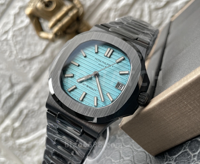노틸러스 티파니 다이얼 커스텀 블랙 세라믹 / AET 5711 / 41mm / MIYOTA 9015 자동 무브먼트