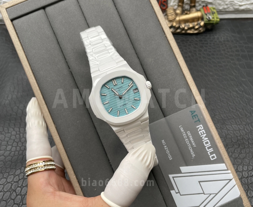노틸러스 티파니 다이얼 커스텀 화이트 세라믹 / AET 5711 / 40mm / MIYOTA 9015 자동 무브먼트