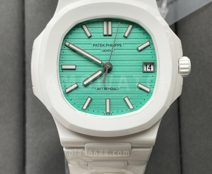 노틸러스 그린 다이얼 커스텀 화이트 세라믹 / AET 5711 / 40mm / MIYOTA 9015 자동 무브먼트