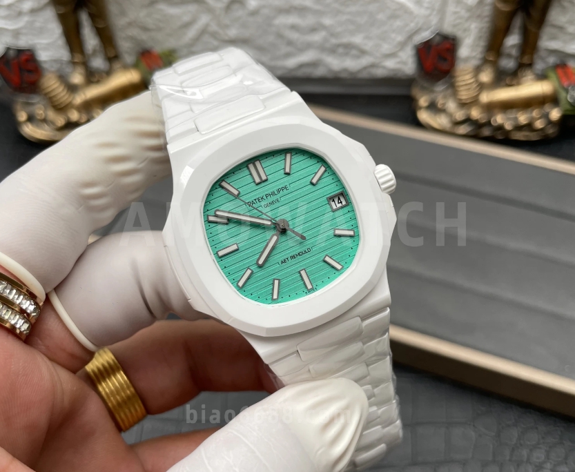 노틸러스 그린 다이얼 커스텀 화이트 세라믹 / AET 5711 / 40mm / MIYOTA 9015 자동 무브먼트