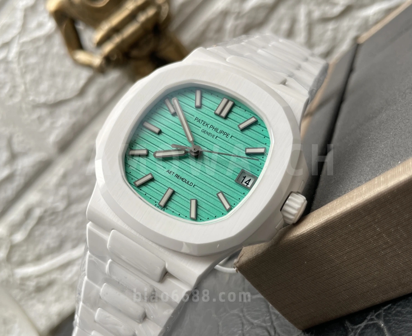 노틸러스 그린 다이얼 커스텀 화이트 세라믹 / AET 5711 / 40mm / MIYOTA 9015 자동 무브먼트