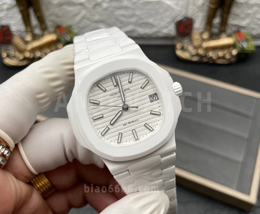 노틸러스 화이트 다이얼 커스텀 화이트 세라믹 / AET 5711 / 40mm / MIYOTA 9015 자동 무브먼트