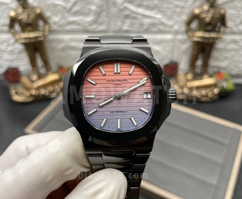 노틸러스 레인보우 다이얼 커스텀 블랙 세라믹 / AET 5711 / 40mm / MIYOTA 9015 자동 무브먼트