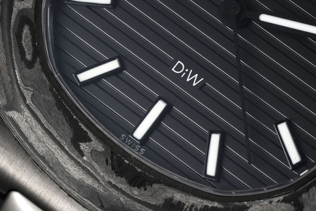 노틸러스 블랙 다이얼 카본 커스텀 / DIW 5711 / 40mm / 9015 수정 324SC 무브먼트, 리얼 카본 커스텀
