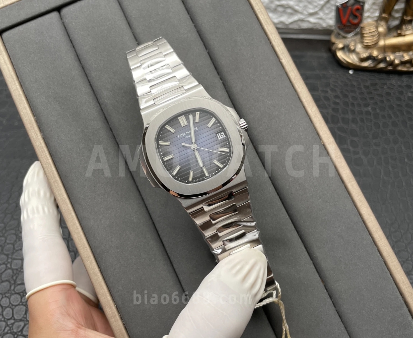 노틸러스 블루 다이얼 / PPF 5711 / 40mm / 40mm/8.5mm PP330CS 무브먼트