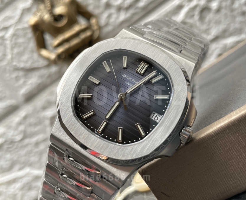 노틸러스 블루 다이얼 / PPF 5711 / 40mm / 40mm/8.5mm PP330CS 무브먼트