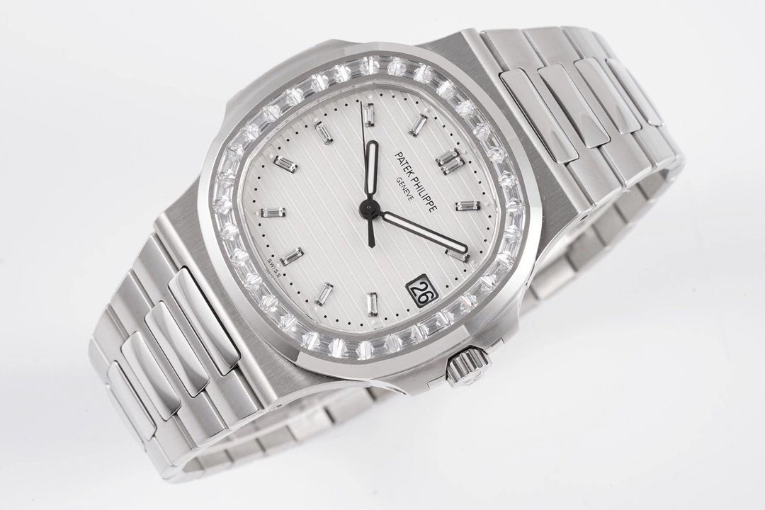 노틸러스 화이트 다이얼 바게트 다이아 베젤 / PPF 5711 / 40mm / 324SC 무브, 사이즈 40mm