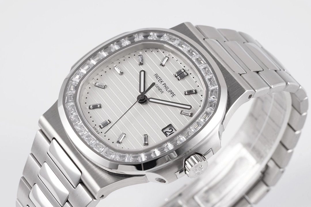 노틸러스 화이트 다이얼 바게트 다이아 베젤 / PPF 5711 / 40mm / 324SC 무브, 사이즈 40mm
