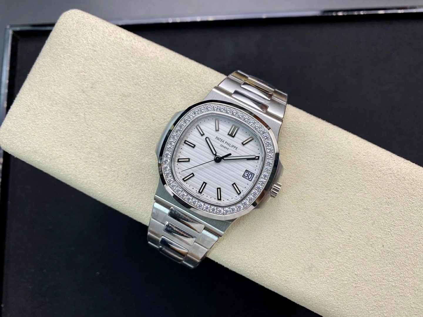 노틸러스 화이트 피아노 다이얼 다이아 베젤 / PPF 5711 / 40mm / 324SC 무브, 사이즈 40mm