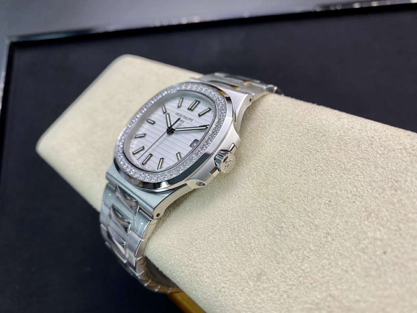 노틸러스 화이트 피아노 다이얼 다이아 베젤 / PPF 5711 / 40mm / 324SC 무브, 사이즈 40mm