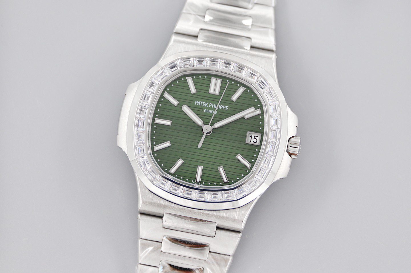 노틸러스 녹판 다이아베젤 / 3K 5711/1A-018 / 40mm / 40mmx8.3mm, 324c 무브먼트