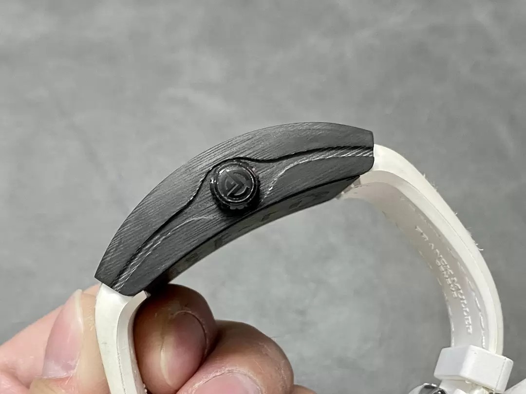 뱅가드 블랙 카본 파이버 화이트 다이얼 / ABF V45 SC DT / 44mm / 2824 무브먼트, 44mm x 54mm x 13.5mm