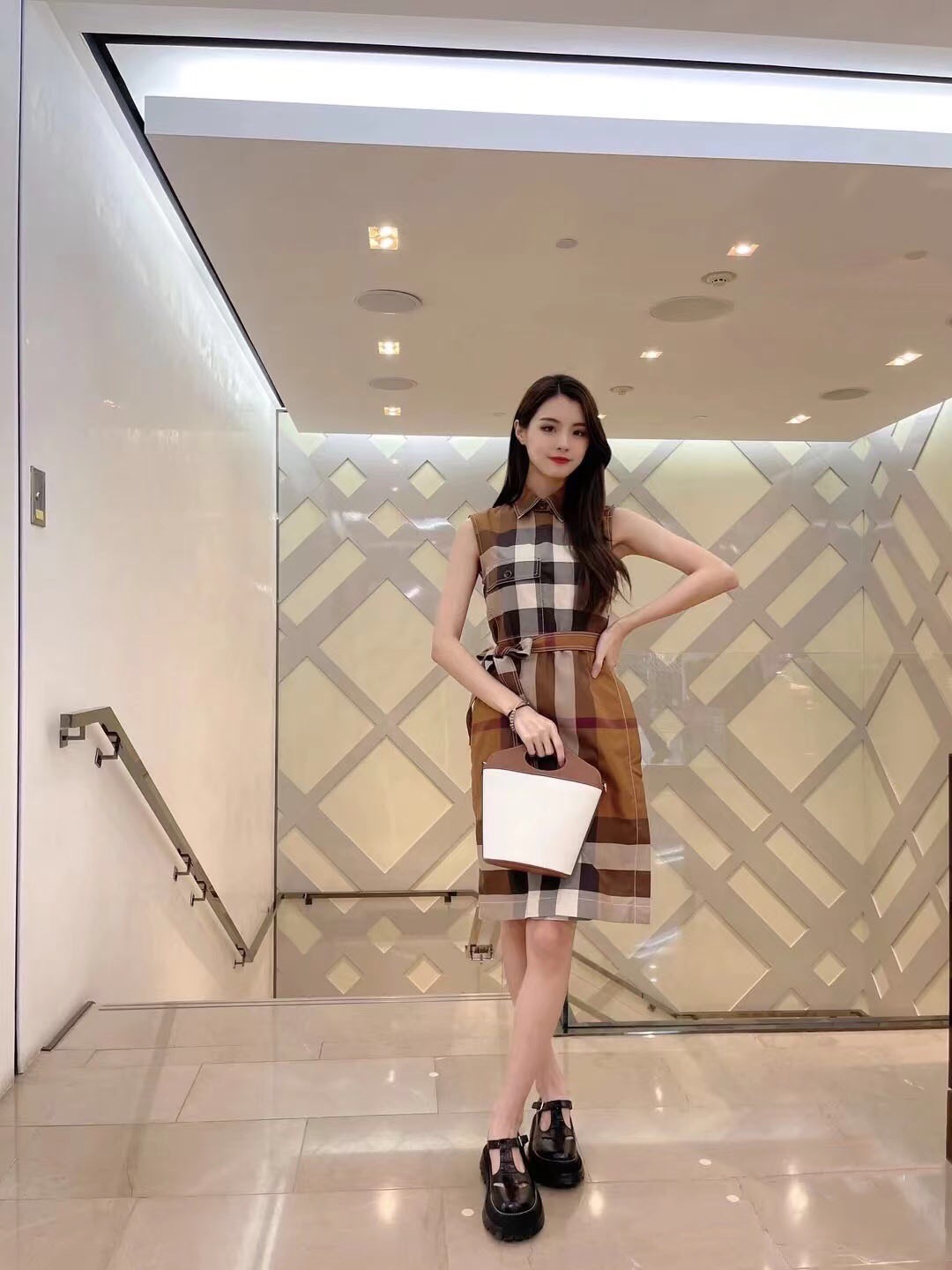 버치 브라운 체크 민소매 베스트 셔츠 미디 원피스